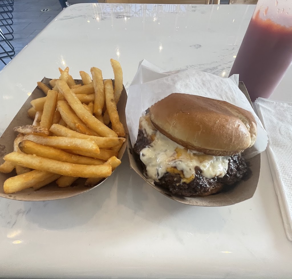 Classic Burger | restaurant | 615 Pearl St, La Jolla, CA 92037, USA | 8587320034 OR +1 858-732-0034