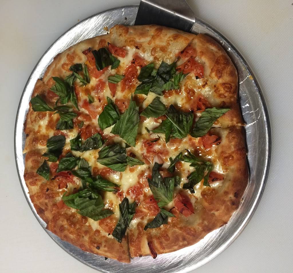 Daniellos Pizzeria & Pub | restaurant | 755 Main St, North Myrtle Beach, SC 29582, USA | 8432735168 OR +1 843-273-5168