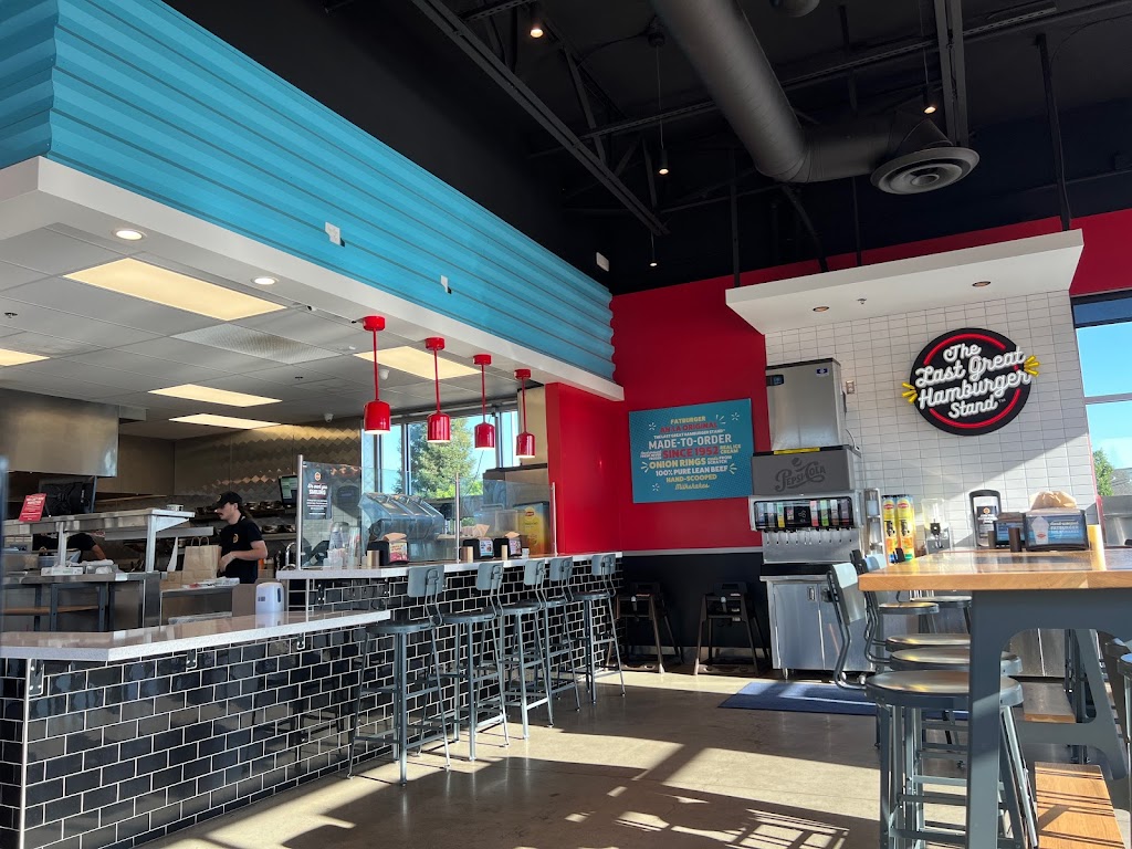 Fatburger & Buffalos Express | restaurant | 805 N Willow Ave, Clovis, CA 93611, USA | 5599407257 OR +1 559-940-7257