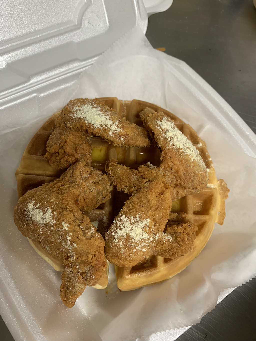 Eddys Chicken and Waffles | restaurant | 3252 Noe Bixby Rd, Columbus, OH 43232, USA | 6148297770 OR +1 614-829-7770