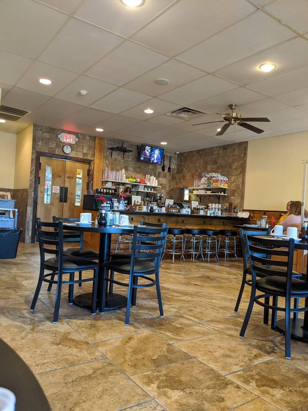 Café Madison Holland | restaurant | 295 Buck Rd #4, Holland, PA 18966, USA | 2159426386 OR +1 215-942-6386