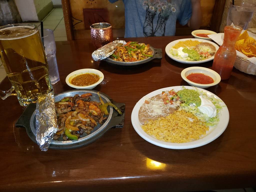 El Maguey | restaurant | 631 N Glenstone Ave, Springfield, MO 65802, USA | 4178651453 OR +1 417-865-1453