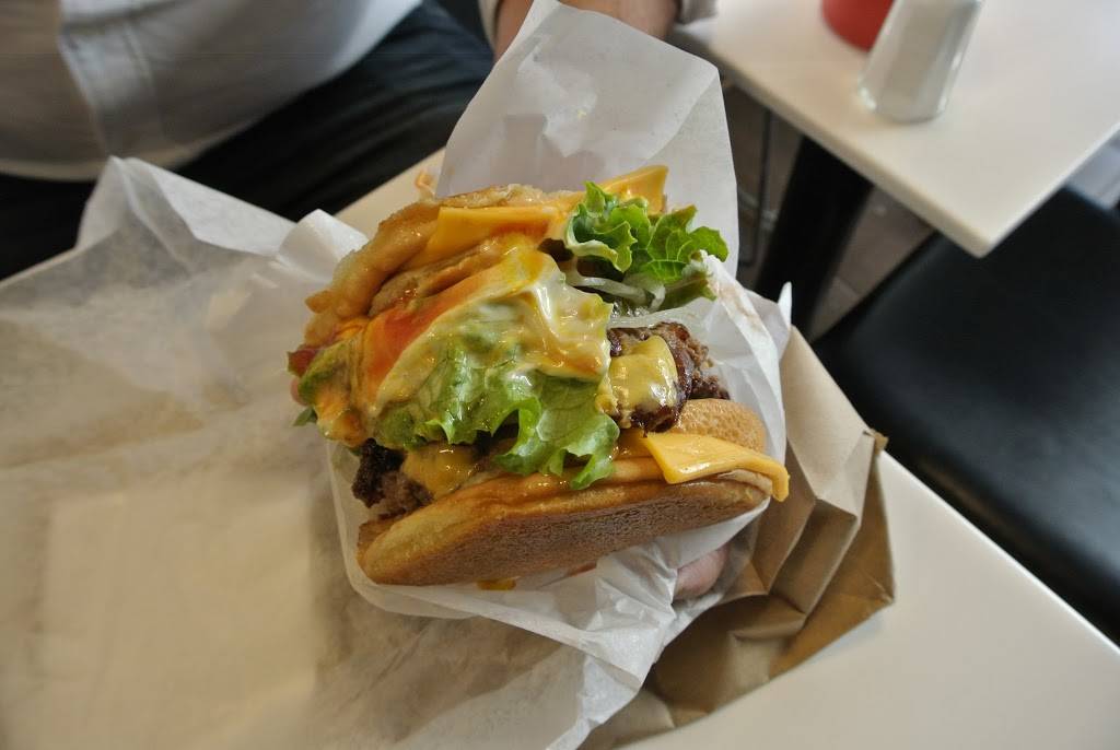 The Burgers Priest | restaurant | 3397 Yonge St, Toronto, ON M4N 2M7, Canada | 4164883510 OR +1 416-488-3510