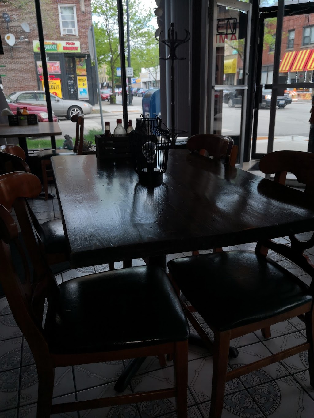 Las cuatro perlas | restaurant | 3300 W Montrose Ave, Chicago, IL 60618, USA | 7736710084 OR +1 773-671-0084