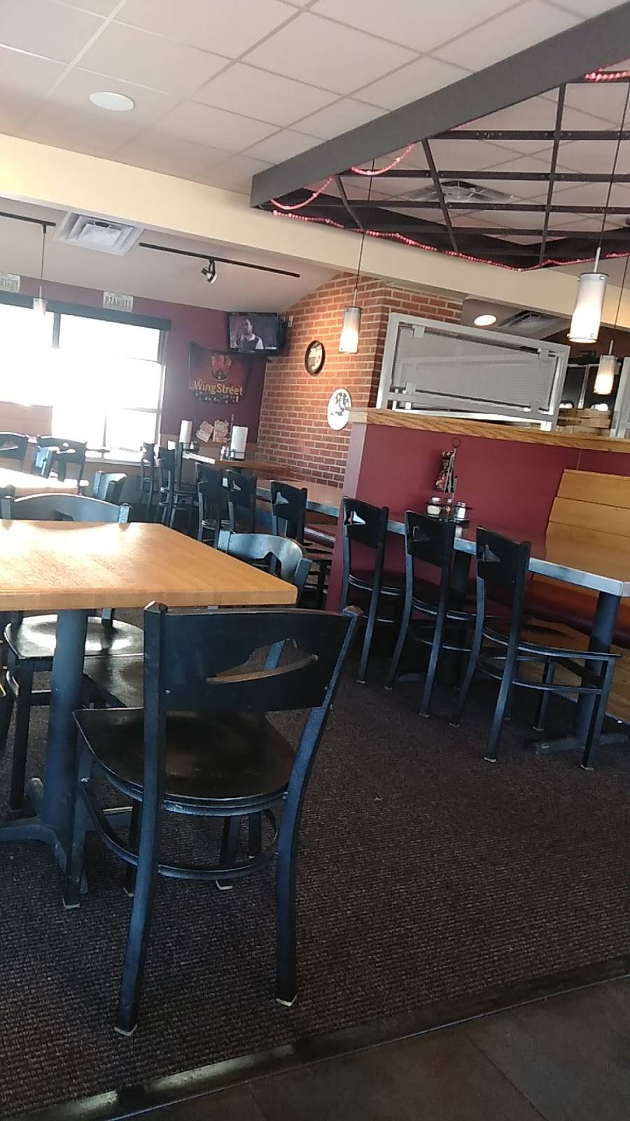 Pizza Hut | restaurant | 396 E Market St, Akron, OH 44304, USA | 3305354444 OR +1 330-535-4444