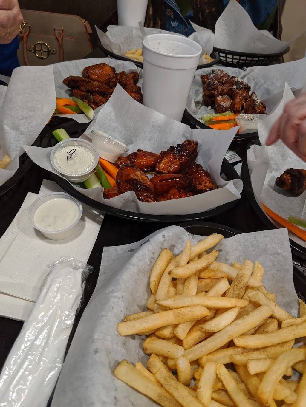 BC Wings | restaurant | 3790 E William Street Rd, Decatur, IL 62521, USA | 2177750055 OR +1 217-775-0055