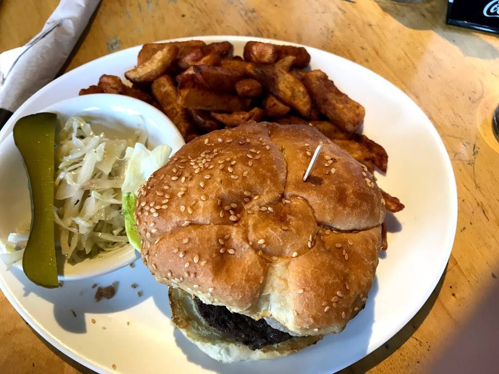 Bar Sportif LÉchappée | restaurant | 6615 Chemin de la Côte-de-Liesse, Saint-Laurent, QC H4T 1E5, Canada | 5143411011 OR +1 514-341-1011