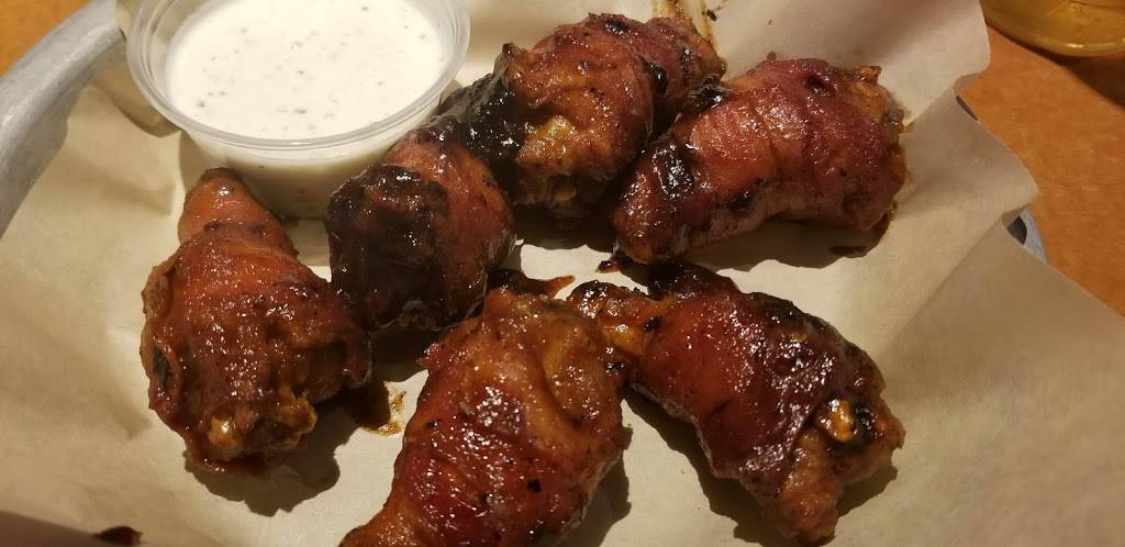 Hooters | meal takeaway | 25 W Georgia St, Indianapolis, IN 46225, USA | 3172679637 OR +1 317-267-9637