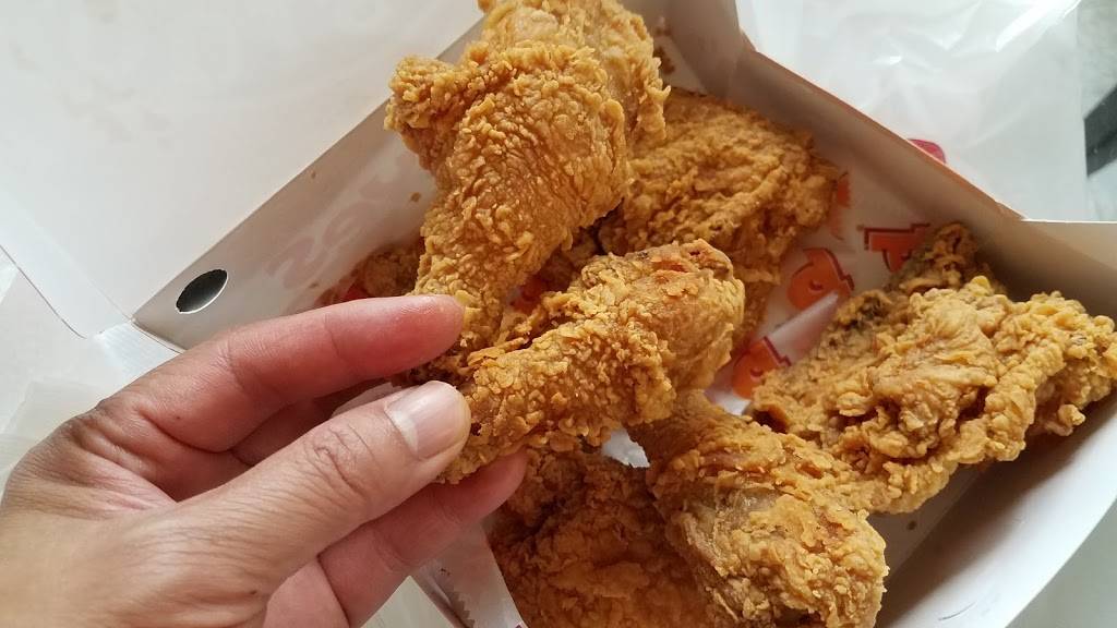 Popeyes Louisiana Kitchen | restaurant | 9510 Beechnut St, Houston, TX 77036, USA | 7139959990 OR +1 713-995-9990