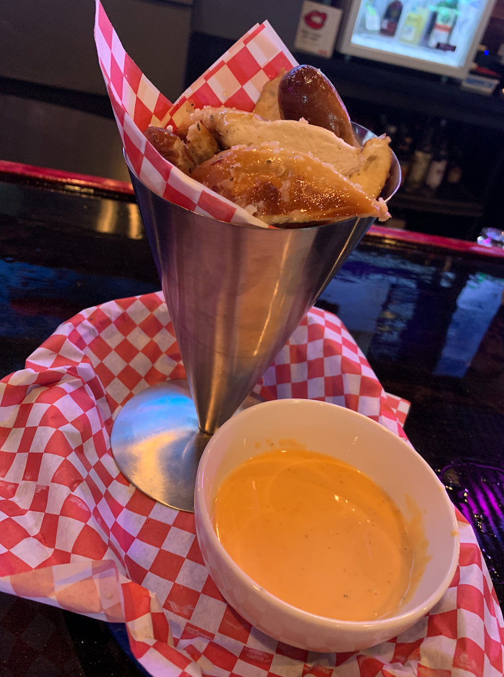 Deuces Bar | restaurant | 2110 W Northwest Hwy Suite A, Dallas, TX 75220, USA | 4694668218 OR +1 469-466-8218