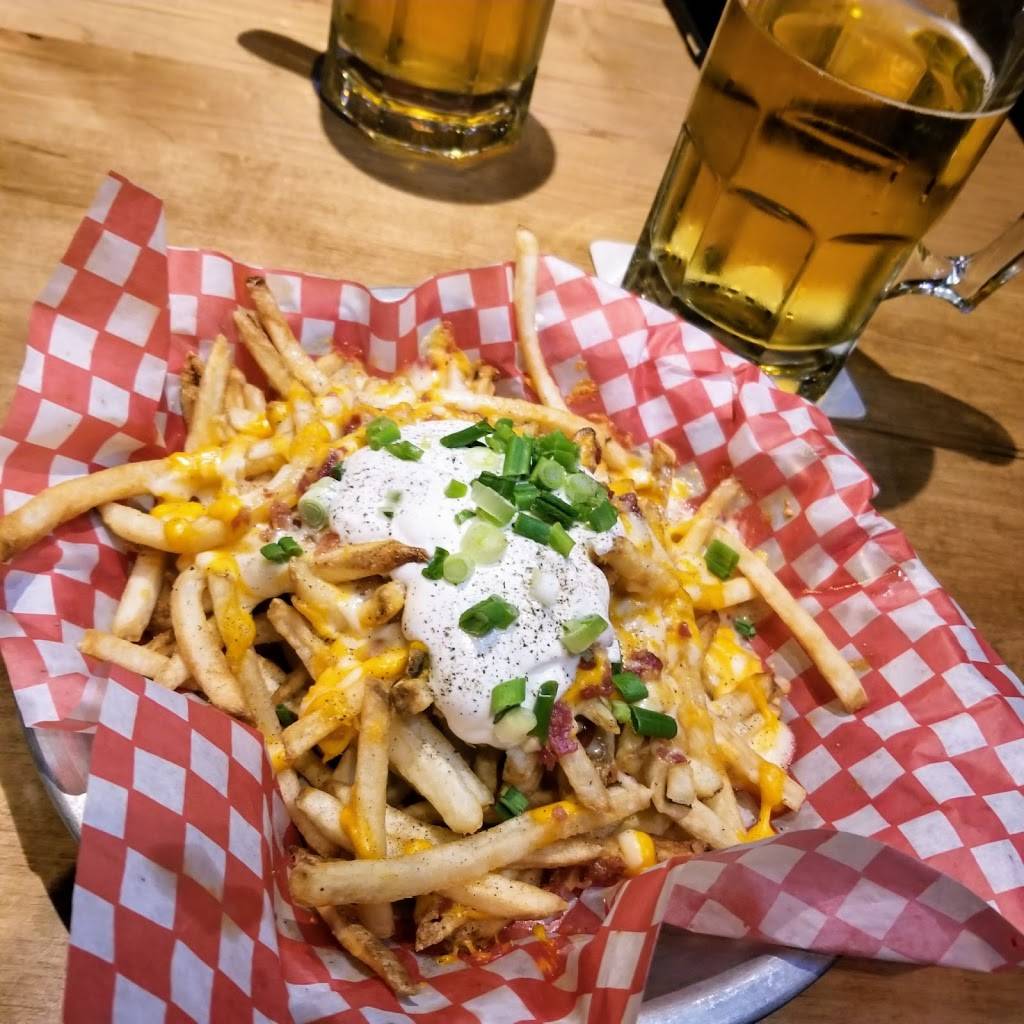 Chucks Roadhouse Bar & Grill | restaurant | 6465 Millcreek Dr, Mississauga, ON L5N 2V6, Canada | 9058160371 OR +1 905-816-0371