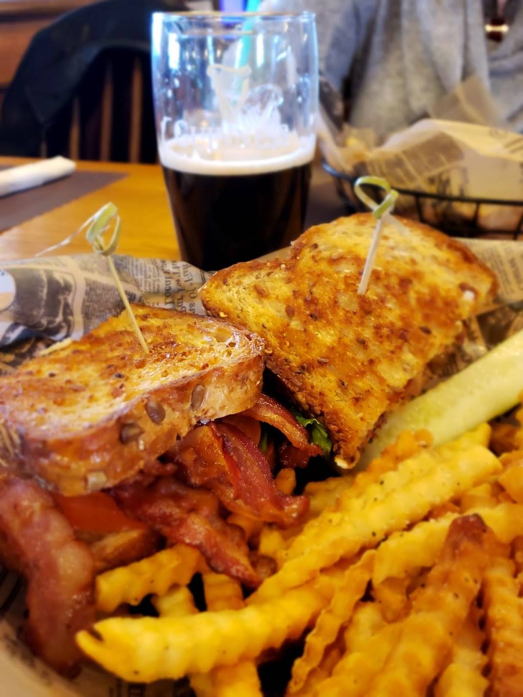 Reillys Pub | restaurant | N4111 Lake Shore Dr, Markesan, WI 53946, USA | 9202950656 OR +1 920-295-0656