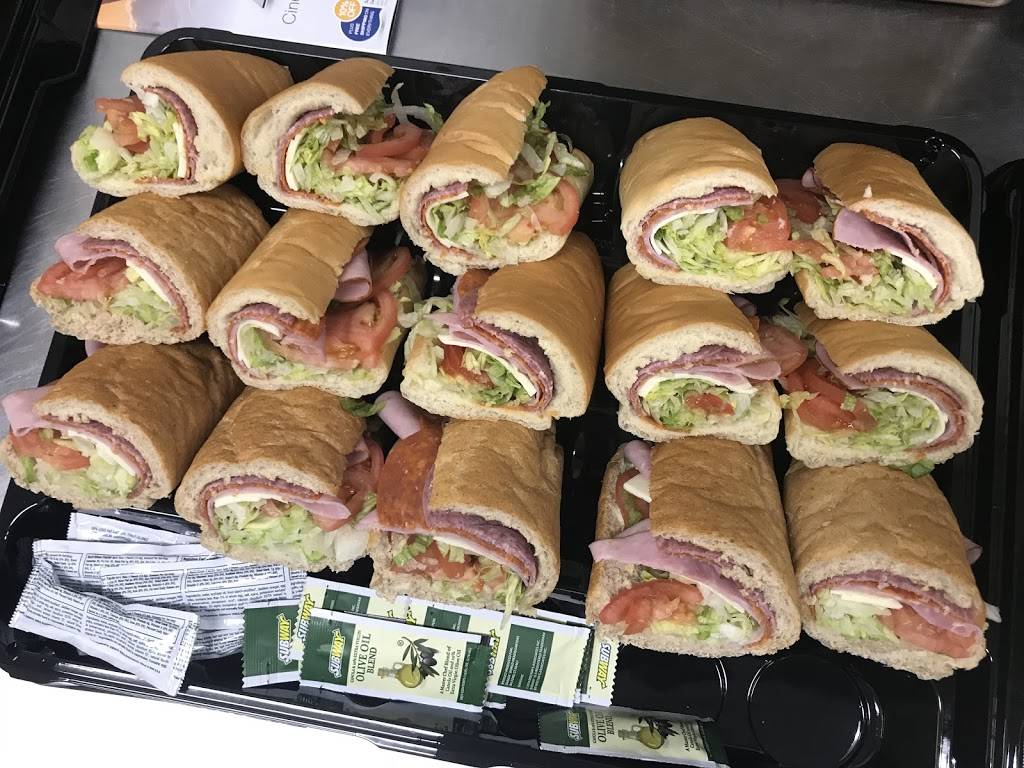 Subway | meal takeaway | 4600 E Roosevelt Blvd Bldg G, Philadelphia, PA 19124, USA | 2152883594 OR +1 215-288-3594