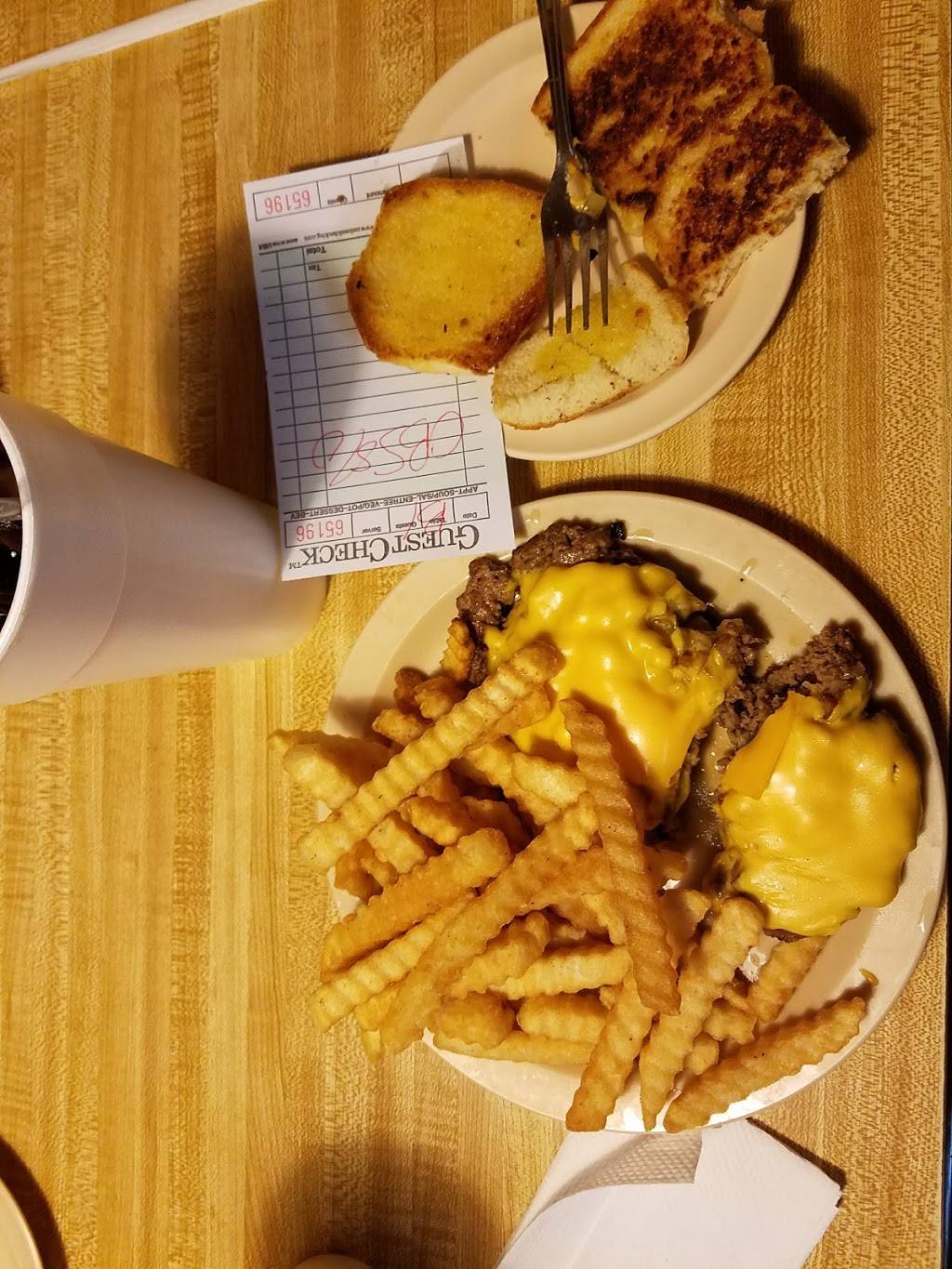 Johnnys Big Burgers | restaurant | 428 College St, Clarksville, TN 37040, USA | 9316474545 OR +1 931-647-4545