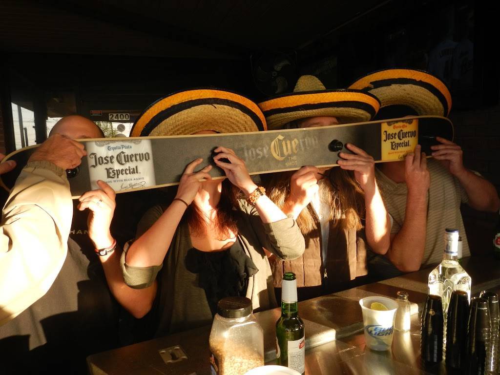 The Huddle Sports Bar and Grill | restaurant | 2400 E Fort Union Blvd, Cottonwood Heights, UT 84121, USA | 8014388300 OR +1 801-438-8300