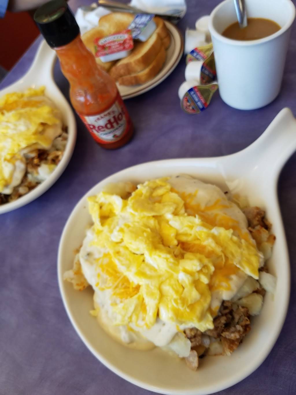 Double Deuce Diner | restaurant | 555 W Main St, Stockbridge, MI 49285, USA | 5178517666 OR +1 517-851-7666