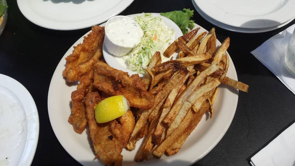 Jakes On the Lake | restaurant | 32485 Lake Rd, Avon Lake, OH 44012, USA | 4409338304 OR +1 440-933-8304