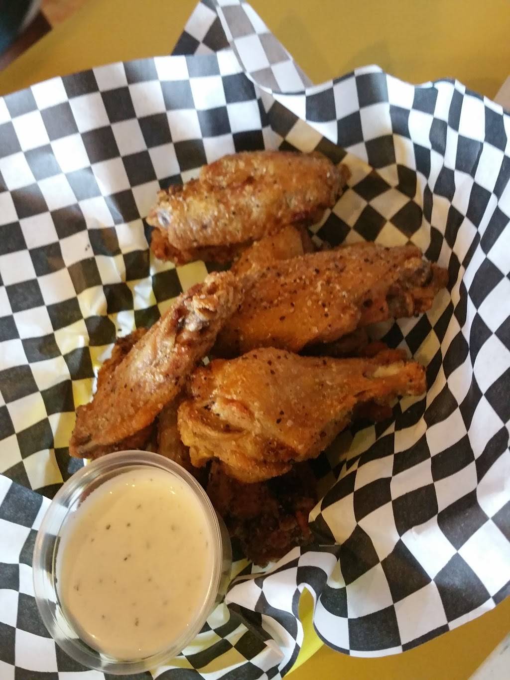 Pizza Beer and Wings | restaurant | 296 W 2nd St, Pomona, CA 91766, USA | 9096202602 OR +1 909-620-2602