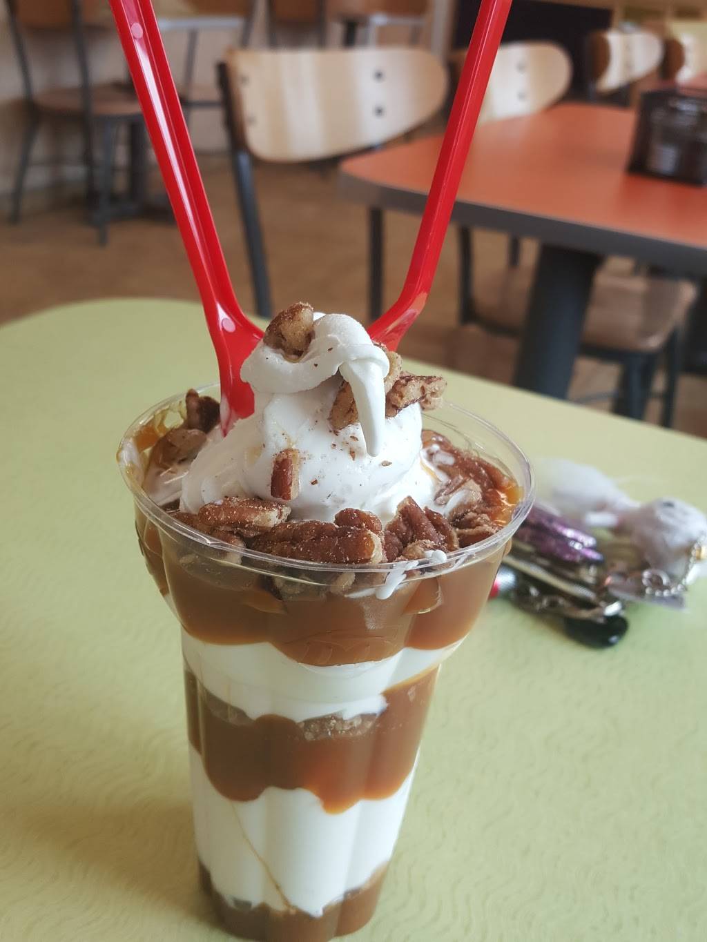 Dairy Queen Neenah Downtown | restaurant | 450 S Commercial St, Neenah, WI 54956, USA | 9207256531 OR +1 920-725-6531