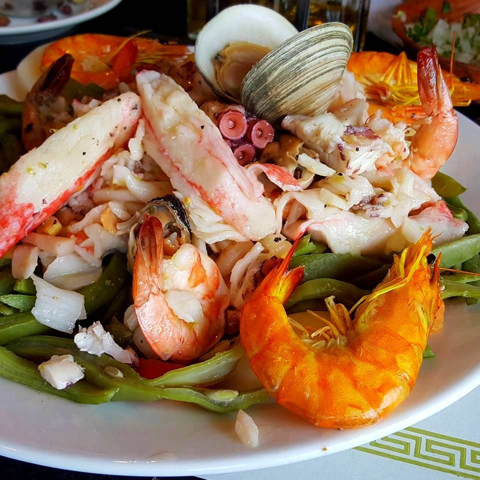 FaxChix Restaurant | restaurant | 868 Horseblock Road, Farmingville, NY 11738, USA | 6317364600 OR +1 631-736-4600