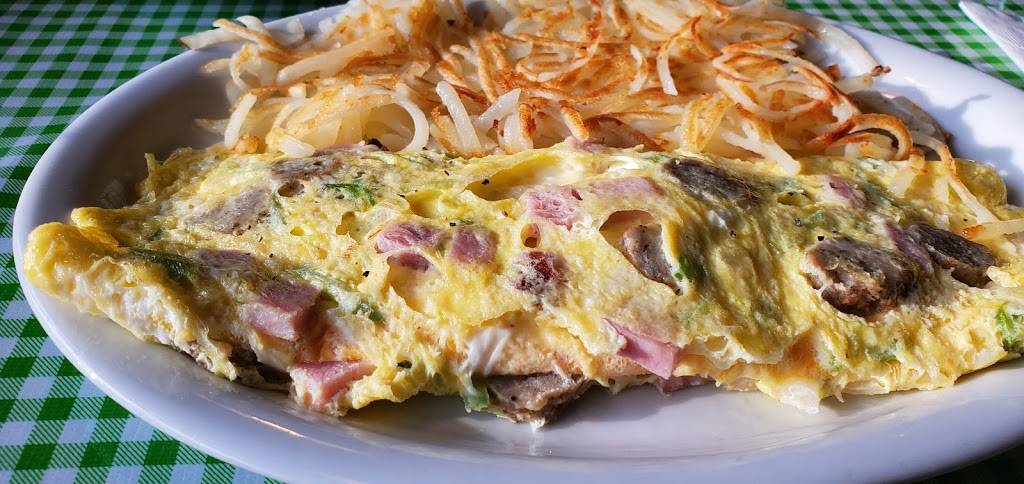 Moms Restaurant & Pub | restaurant | 225 Bremer Ave # 1, Colfax, WI 54730, USA | 7159624617 OR +1 715-962-4617