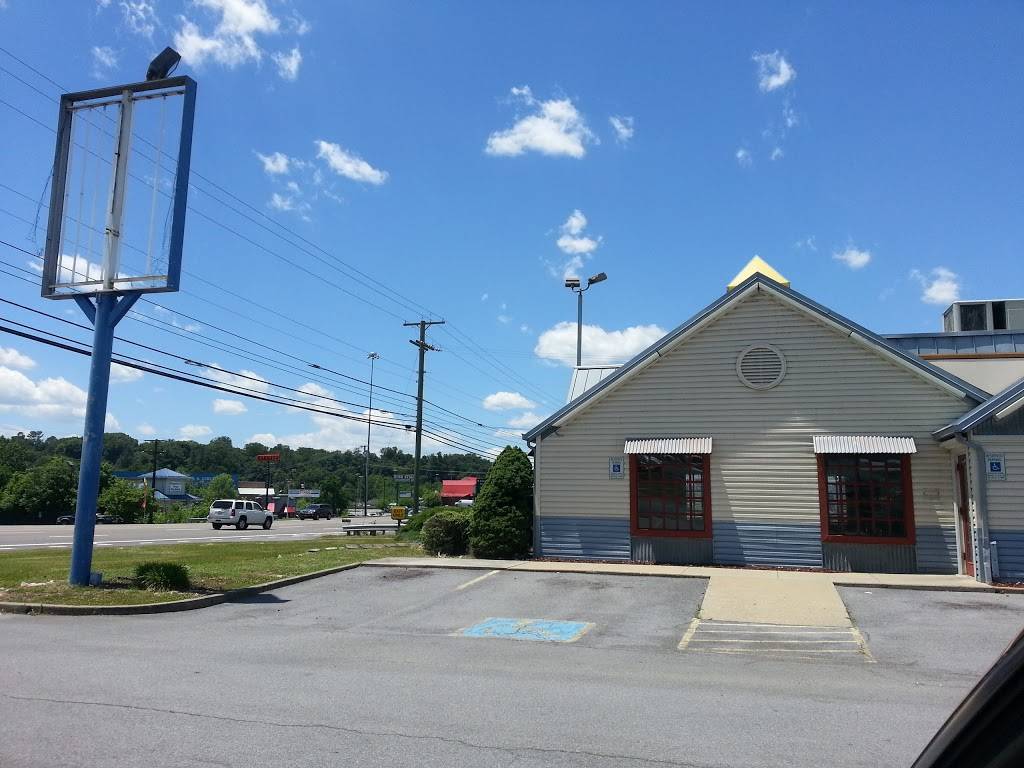 Long John Silvers | restaurant | 2354 Fort Henry Dr, Kingsport, TN 37664, USA | 4232466921 OR +1 423-246-6921