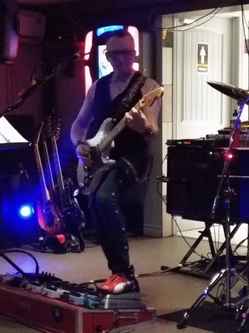 Bar Le-Vieux-Saint-Charles | night club | 800 Boulevard Foucault, Saint-Charles-de-Drummond, QC J2C 1A7, Canada | 8194789168 OR +1 819-478-9168