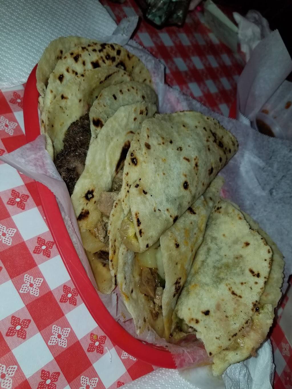 Taqueria Laredo | restaurant | 115 Cavalcade St, Houston, TX 77009, USA | 7132139087 OR +1 713-213-9087