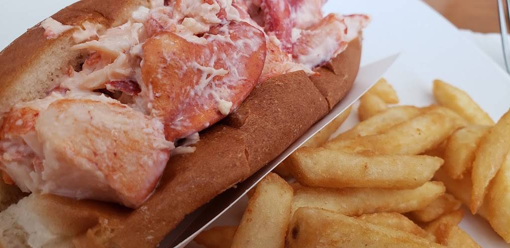 Lobster Boat Restaurant | restaurant | 273 Derry Rd, Litchfield, NH 03052, USA | 6038824988 OR +1 603-882-4988