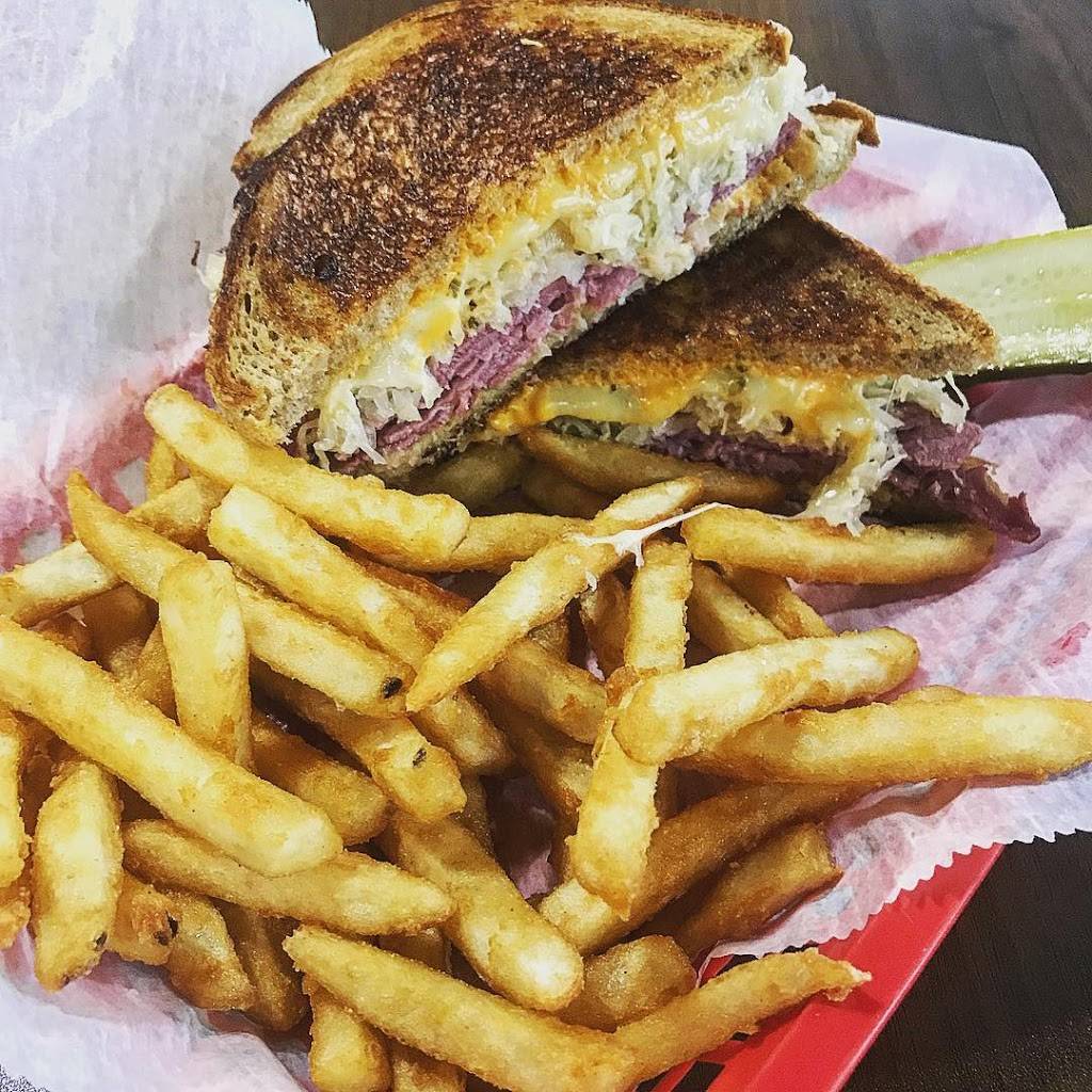 Island Deli | meal takeaway | 231 Old Tower Hill Rd, Wakefield, RI 02879, USA | 4012840636 OR +1 401-284-0636