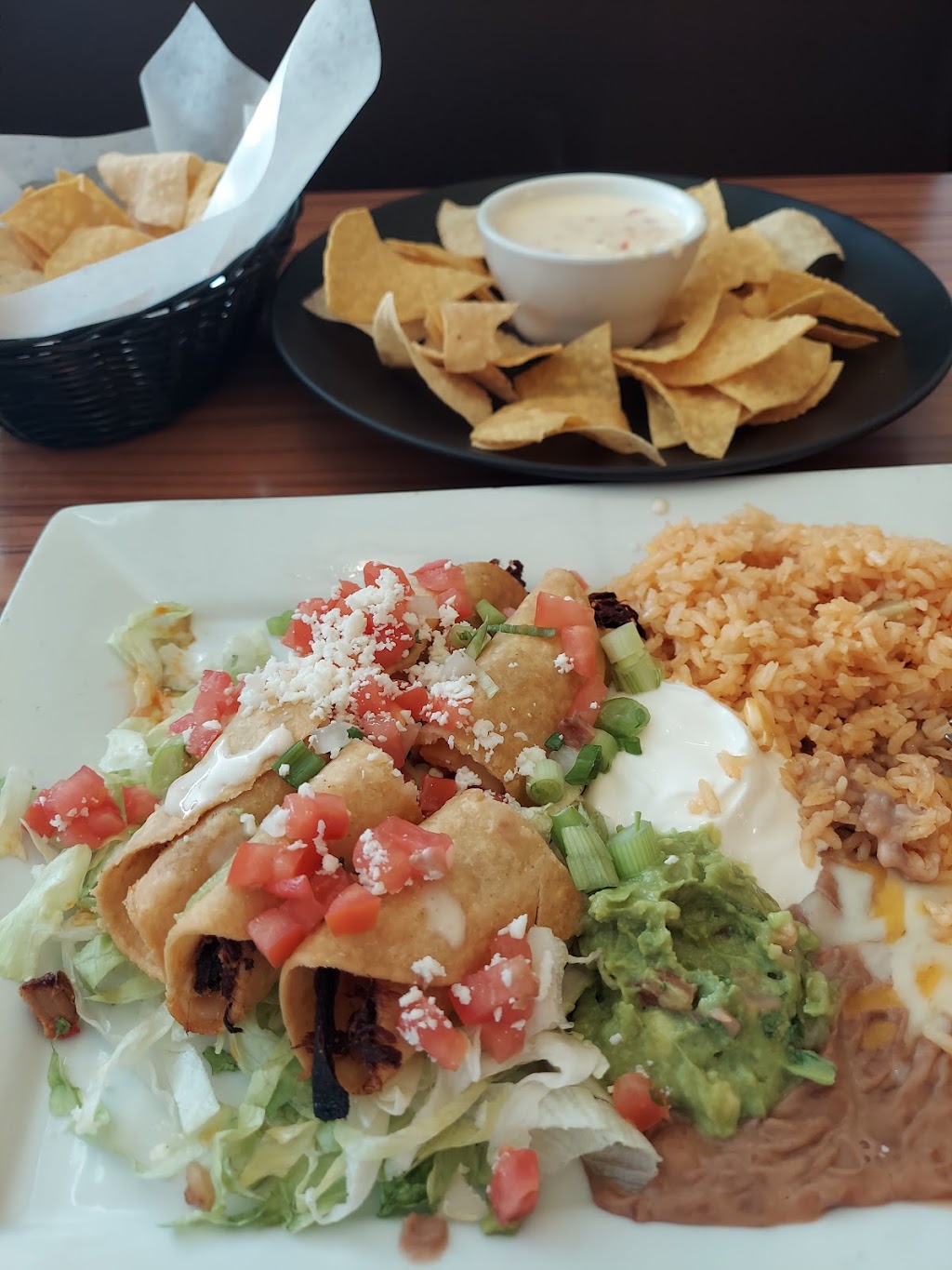 El Paraiso Mexican Cuisine | restaurant | 545 Clover Ln, Ashland, OR 97520, USA | 5414885877 OR +1 541-488-5877