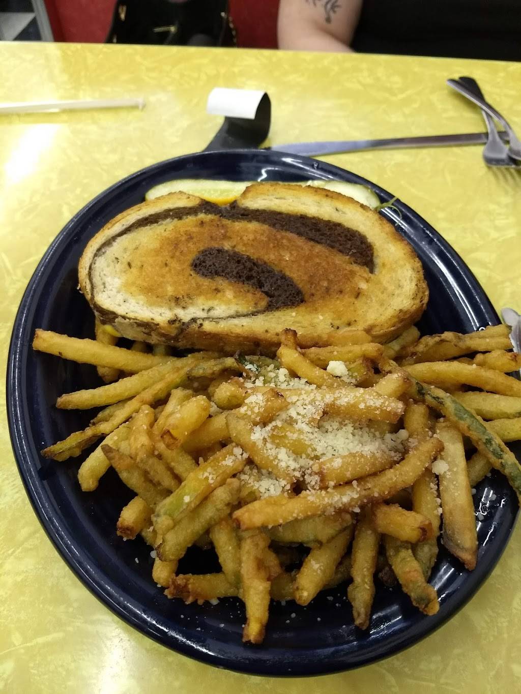 Kelly Os Diner | restaurant | 1130 Perry Hwy #28, Pittsburgh, PA 15237, USA | 4123640473 OR +1 412-364-0473