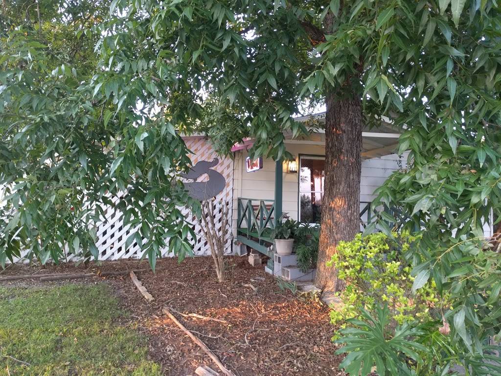 Whales Tail Restaurant | restaurant | 6118 US-1, Lyons, GA 30436, USA | 9125657769 OR +1 912-565-7769