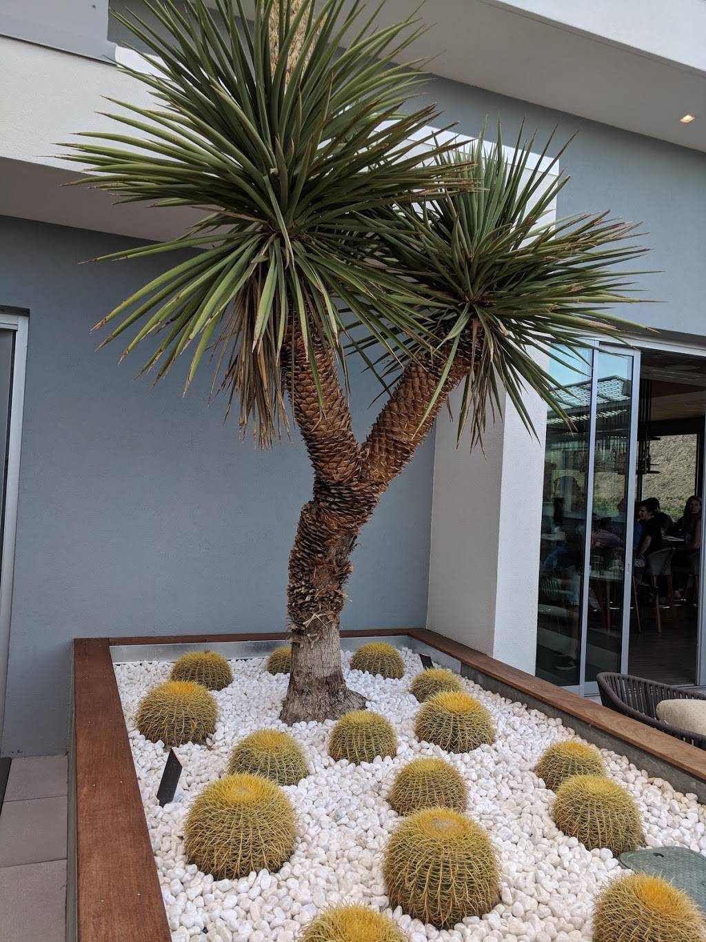 4 Saints | restaurant | 100 W Tahquitz Canyon Way, Palm Springs, CA 92262, USA | 7603922020 OR +1 760-392-2020