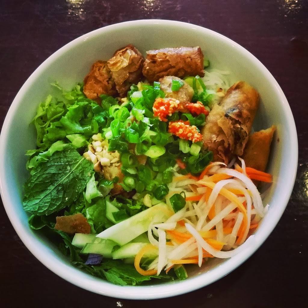 Pho Loan | restaurant | 1114 W Argyle St, Chicago, IL 60640, USA | 7733344500 OR +1 773-334-4500