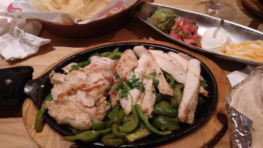 Chilis Grill & Bar | meal takeaway | Ivory Plaza, 170 Pearl St, Braintree, MA 02184, USA | 7818496151 OR +1 781-849-6151