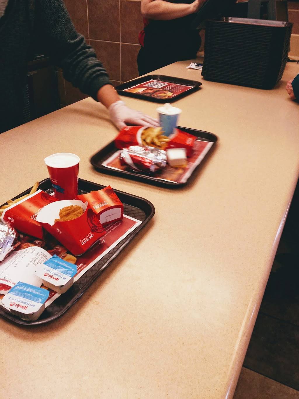 Wendys | restaurant | 426 W Main St, Bellevue, OH 44811, USA | 4194832501 OR +1 419-483-2501