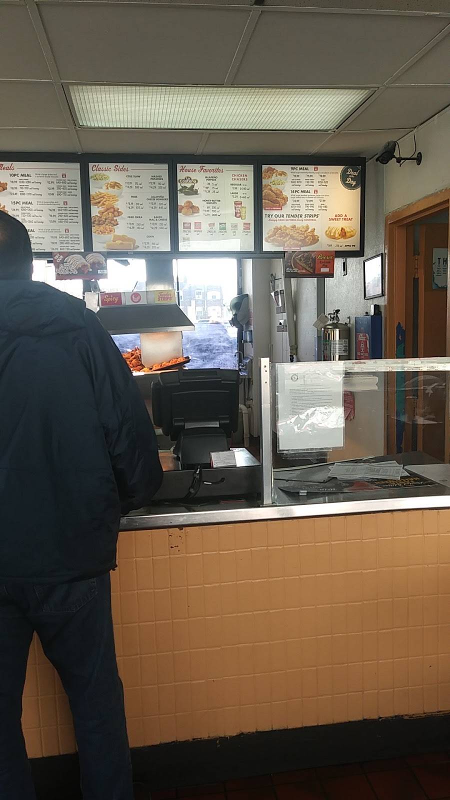 Churchs Chicken | restaurant | 345 N, Collins St, Joliet, IL 60432, USA | 8157235294 OR +1 815-723-5294