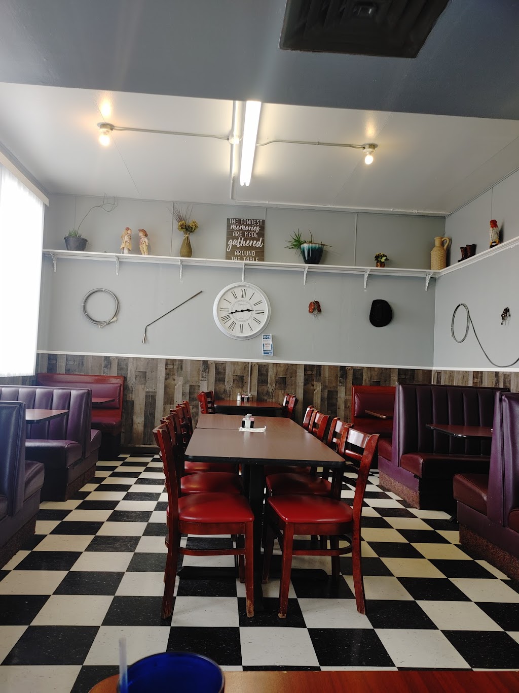 THE FARM GRILL RESTAURANT & LLC | restaurant | 102 Rose Ave, Burlington, CO 80807, USA | 7193460274 OR +1 719-346-0274