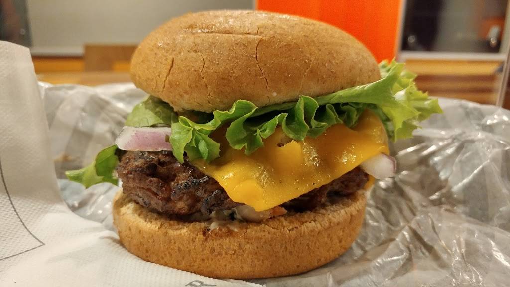 South St. Burger | restaurant | 2901 Bayview Ave, North York, ON M2K 1E6, Canada | 6473501518 OR +1 647-350-1518