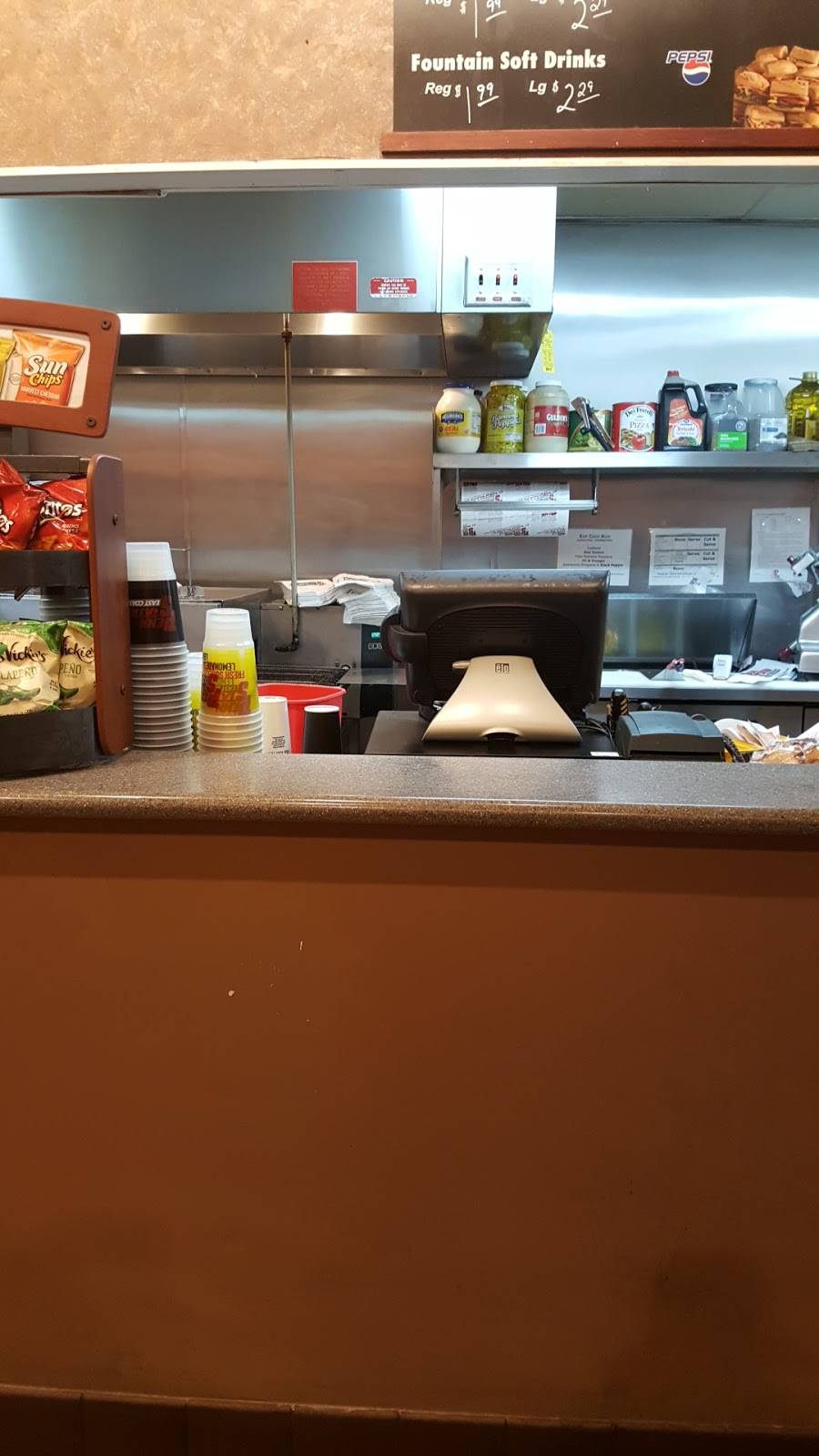 Penn Station East Coast Subs | meal takeaway | Natural Bridge and Lucas Hunt, St. Louis, MO 63121, USA | 3143897366 OR +1 314-389-7366