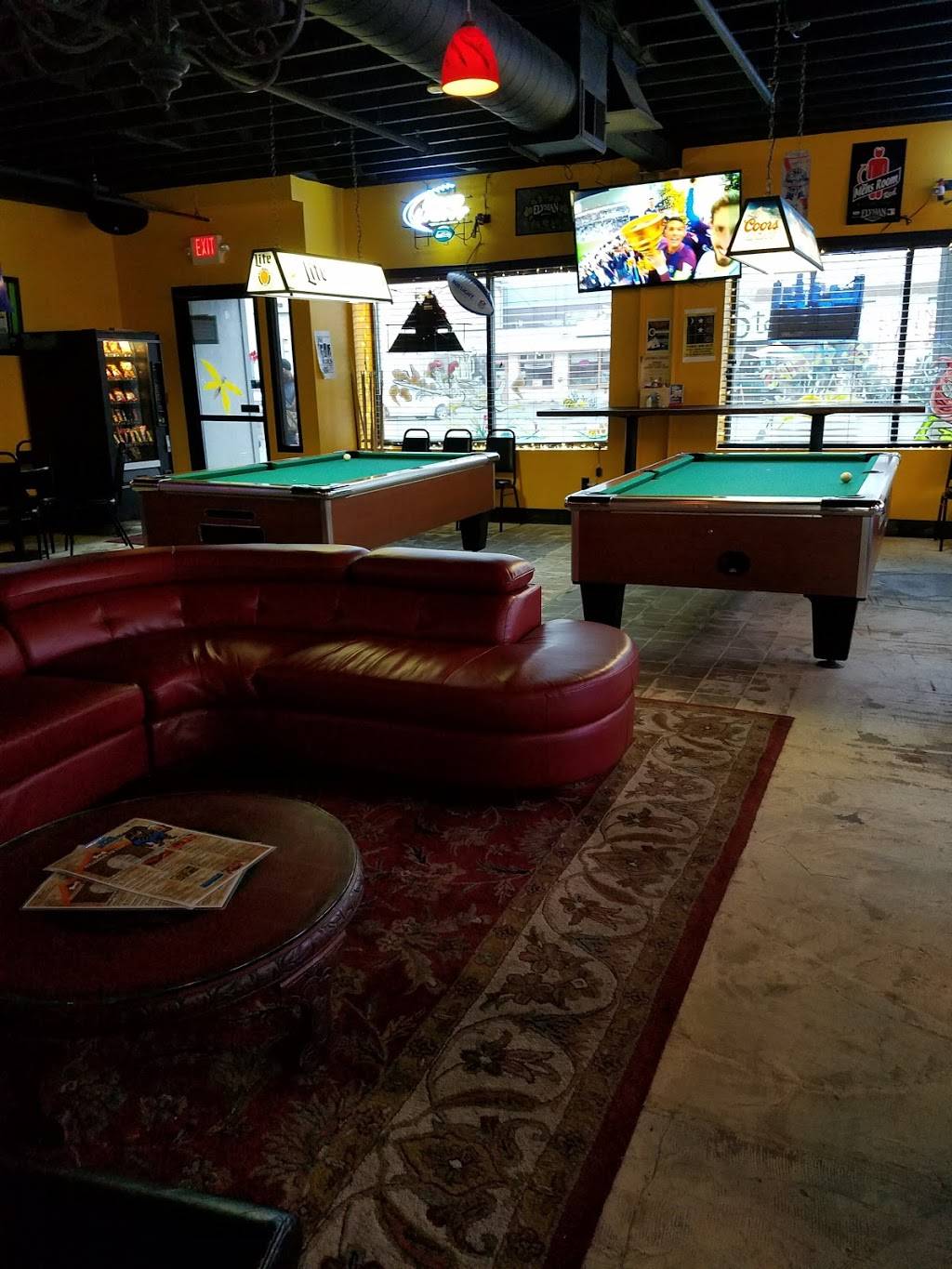 The Dog House Bar and Grill | restaurant | 5800 4th Ave S, Seattle, WA 98108, USA | 2064535996 OR +1 206-453-5996