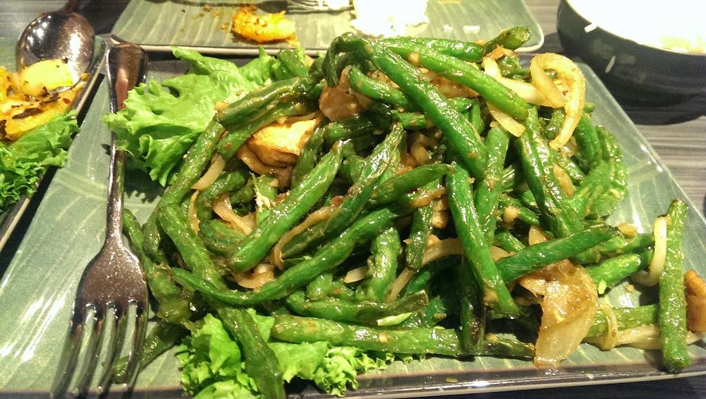 Thai Villa | restaurant | 84 First Commerce Dr #2, Aurora, ON L4G 0H5, Canada | 9058418878 OR +1 905-841-8878