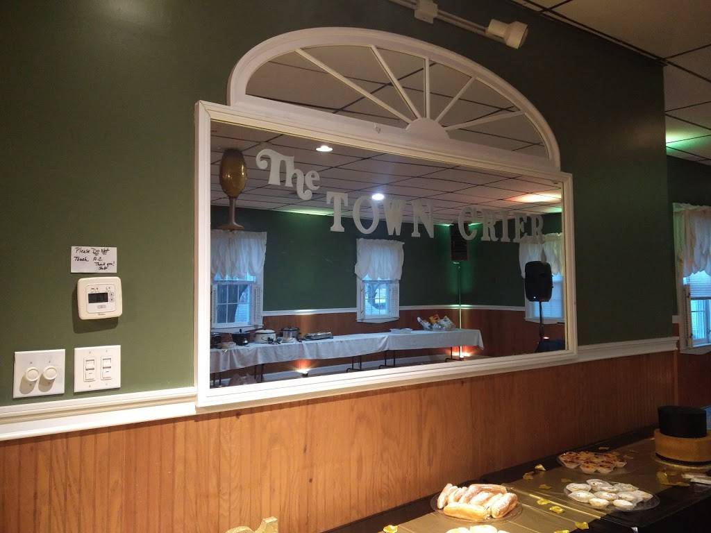 Town Crier | restaurant | 5 Maitland St, Fairhaven, MA 02719, United States | 5089928687 OR +1 508-992-8687