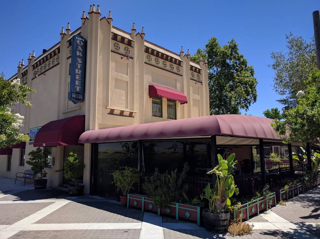 Caps Oak Street Bar & Grill | restaurant | 144 Oak St, Brentwood, CA 94513, USA | 9256341025 OR +1 925-634-1025