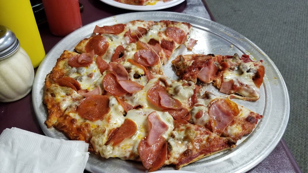 Pizza Parlor | restaurant | 201 Main Ave, Bigfork, MN 56628, USA | 2187433633 OR +1 218-743-3633