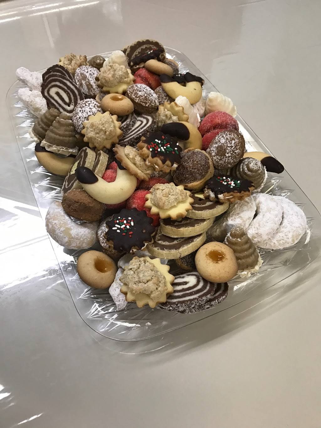 Roses Grill | restaurant | 37812 Vine St, Willoughby, OH 44094, USA | 4409461638 OR +1 440-946-1638