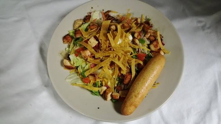 Bay Motel & Family Restaurant | restaurant | 1301 S Military Ave, Green Bay, WI 54304, USA | 9204943441 OR +1 920-494-3441