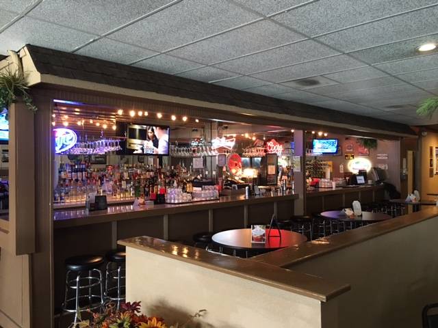 McCunes The Other Side Bar & Bistro | restaurant | 5038 Lewis Ave, Toledo, OH 43612, USA | 4194761577 OR +1 419-476-1577