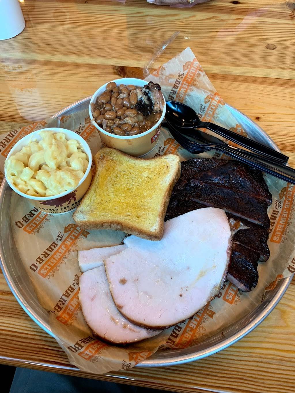 Willie Jewells Old School Bar-B-Q | restaurant | 252 Millennium Blvd, Brunswick, GA 31525, USA | 9125745682 OR +1 912-574-5682